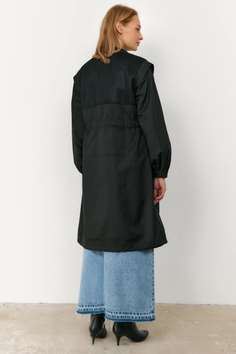 Oversize плащ в спортивном стиле