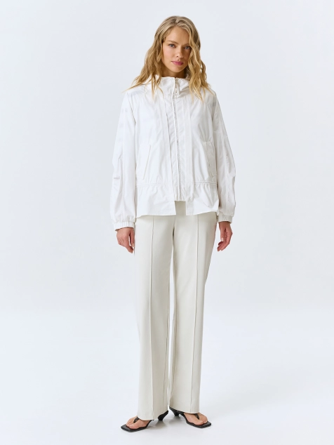 Легкая ветровка с капюшоном