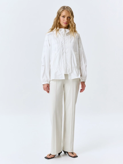 Легкая ветровка с капюшоном