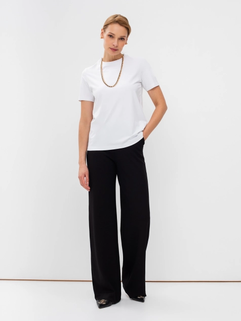 Базовая белая футболка