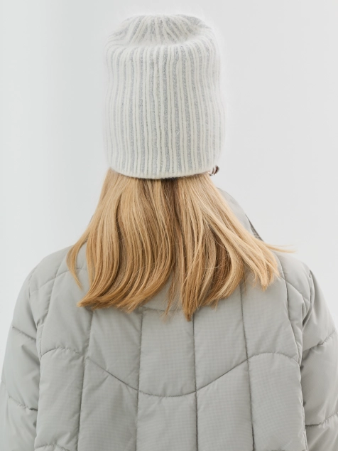 Шапка в рубчик с минималистичным блеском