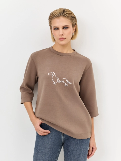 Oversize джемпер с контрастной вышивкой