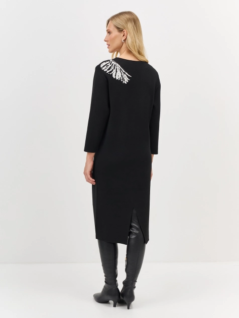 Вязаное платье с контрастным узором