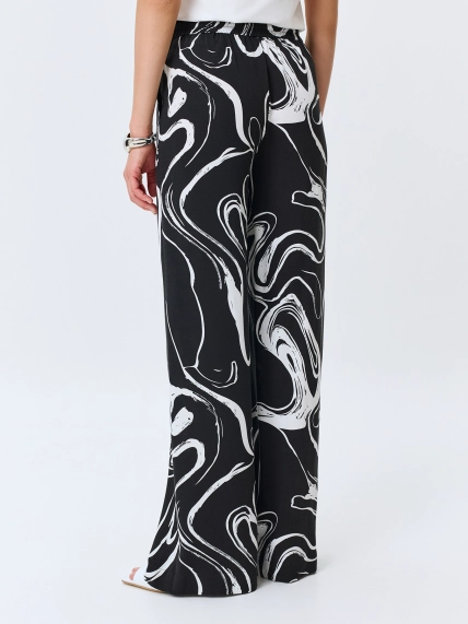 Брюки с графичным принтом