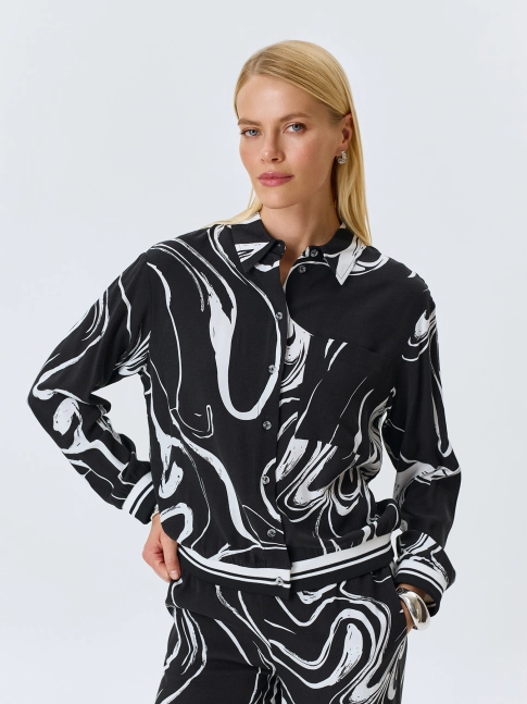 Блузка с графичным принтом