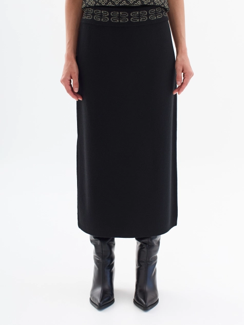 Трикотажная юбка с акцентным поясом