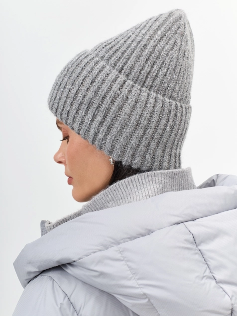 Шапка в рубчик с деликатным люрексом