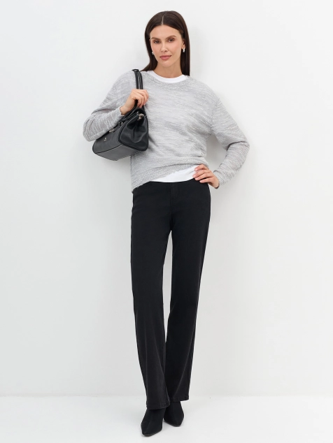 Прямые черные джинсы