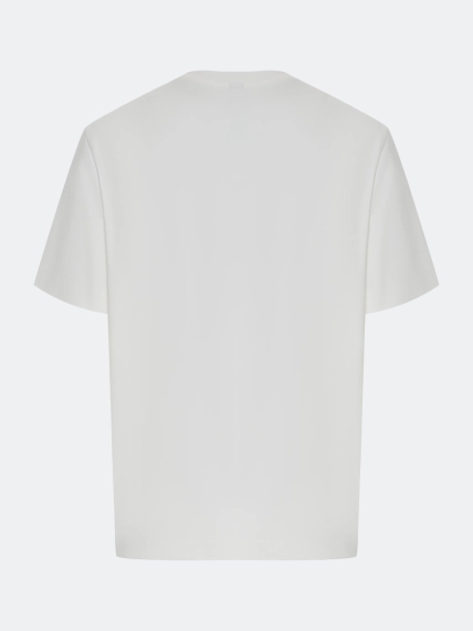 Футболка с яркой вышивкой