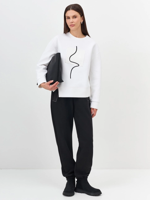 Джоггеры с декором на карманах