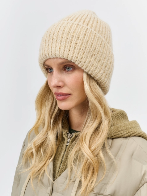 Шапка бини с люрексом и пайетками