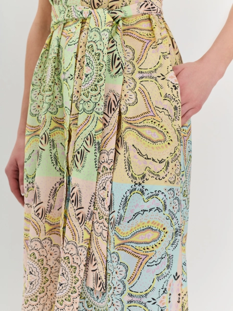 Яркое платье-рубашка с принтом