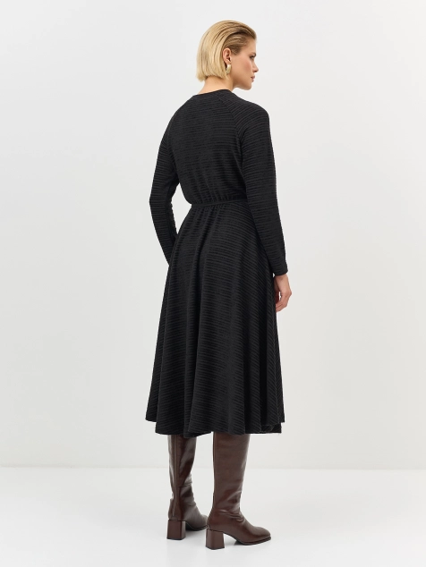 Платье из фактурного трикотажа