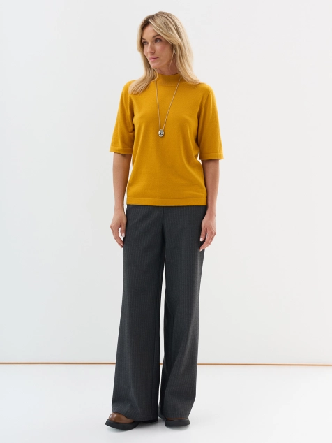 Уютный джемпер с коротким рукавом