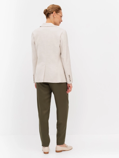 Классический льняной жакет с акцентными пуговицами