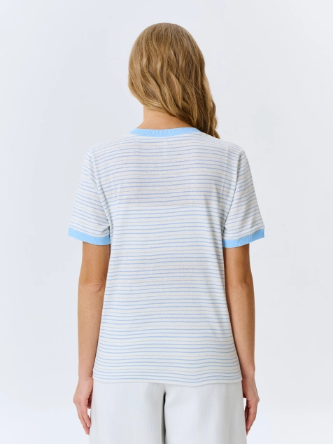 Футболка в тонкую полоску