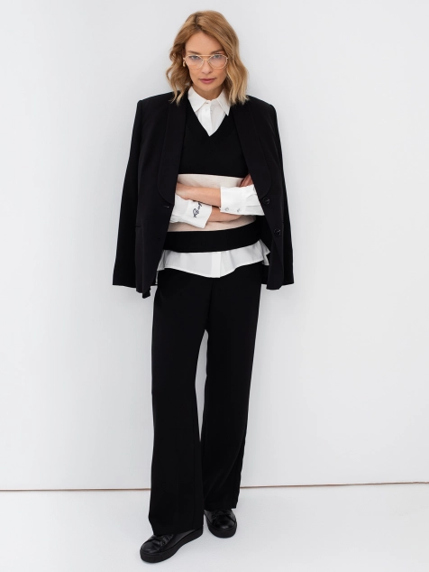 Жилет с контрастными полосками