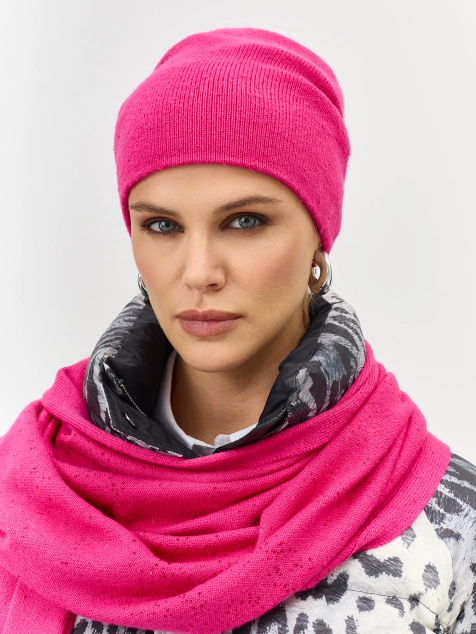 Тонкая шапка с пайетками