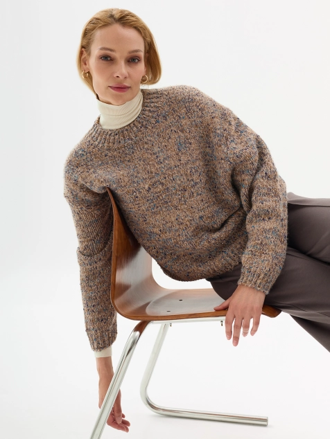 Яркий свитер из фантазийной пряжи с шерстью