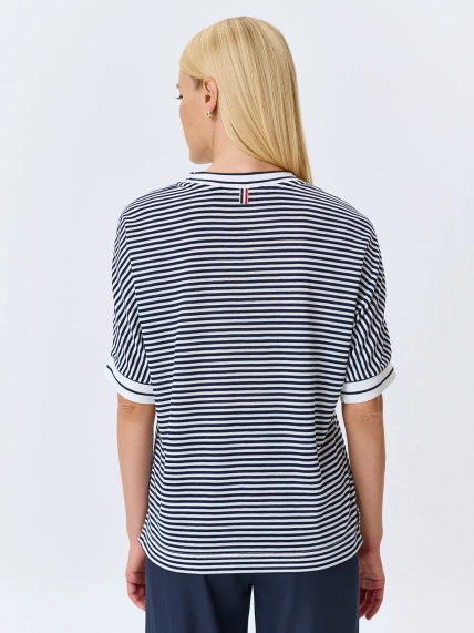 Футболка в тонкую полоску