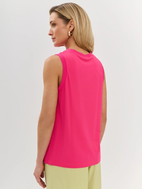 Яркий топ в цвете фуксия