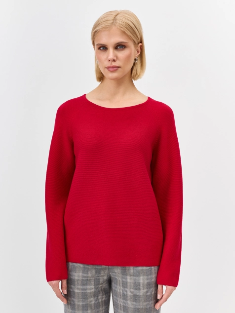 Яркий джемпер с вырезом лодочка