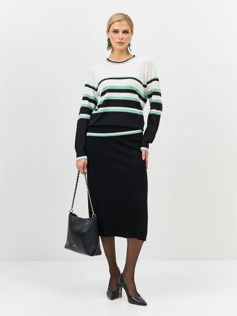 Джемпер в контрастную полоску