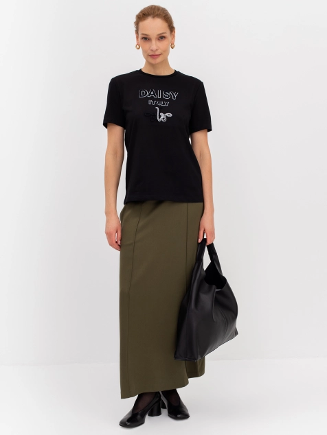 Футболка с объемным бархатным принтом и вышивкой