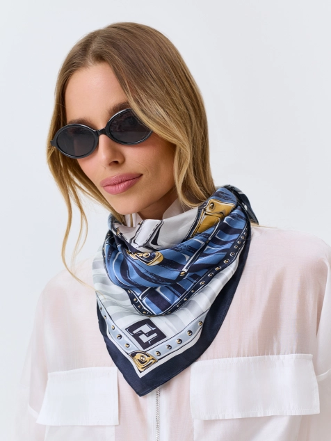 Шелковый шейный платок с ярким принтом