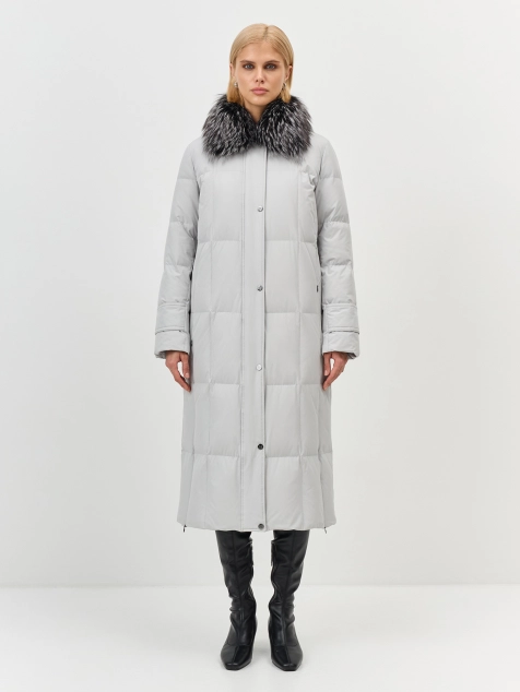 Утепленное пальто с мехом чернобурки