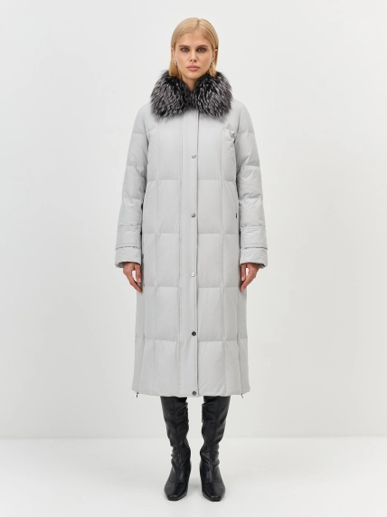 Утепленное пальто с мехом чернобурки