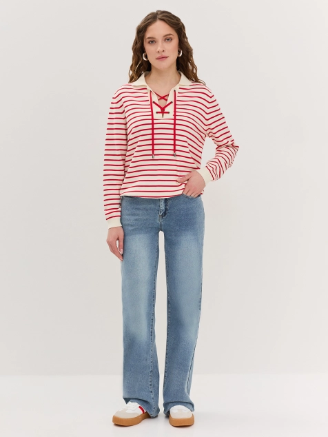 Джинсы с декором на кармане