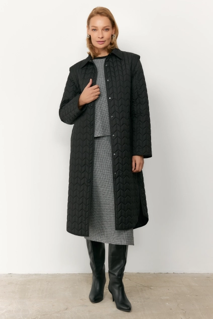 Облегченное стеганое пальто на легком утеплителе 
