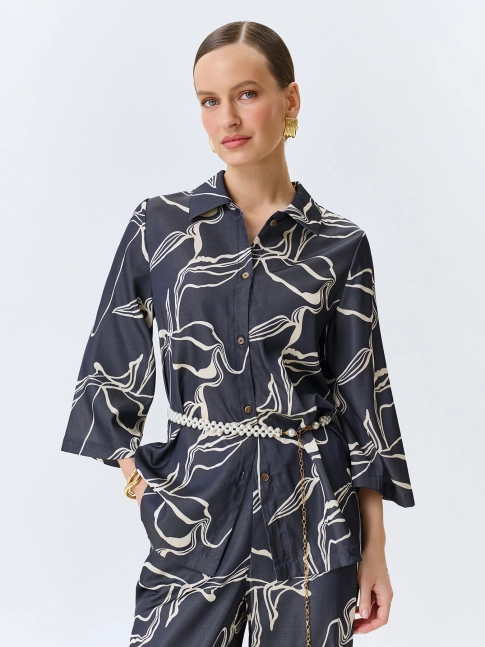 Блузка с абстрактным принтом