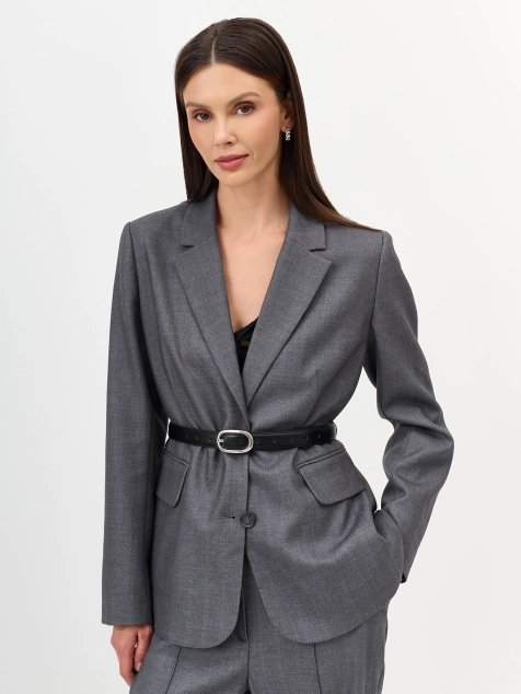 Узкий кожаный ремень с круглой пряжкой