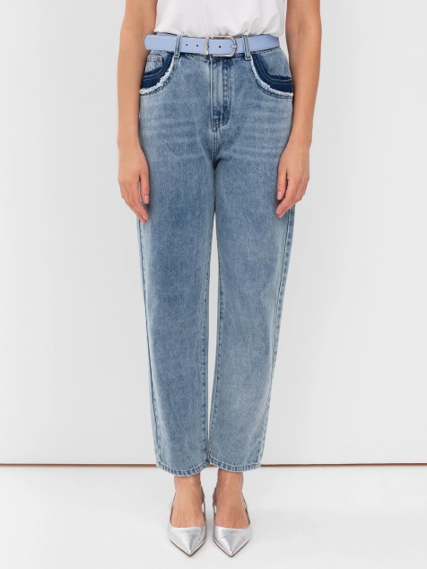 Джинсы с акцентами на карманах