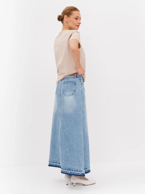 Футболка с объемным бархатным принтом