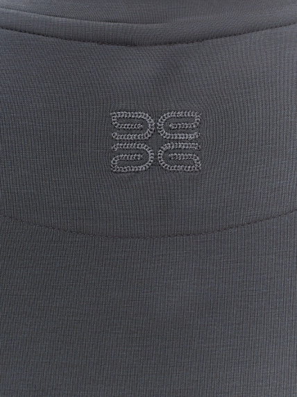 Футболка со стразами в цвет