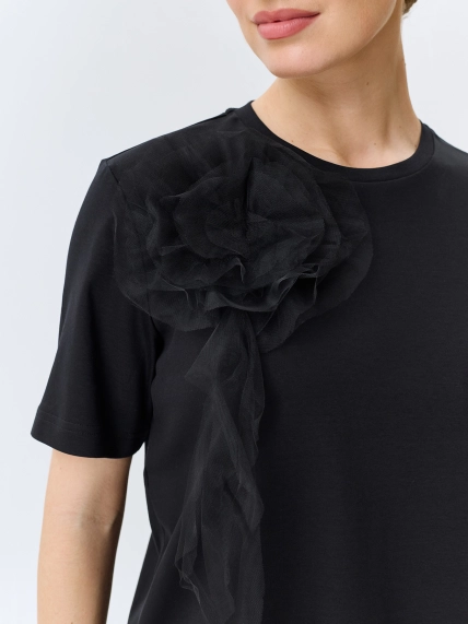 Футболка с объемной аппликацией