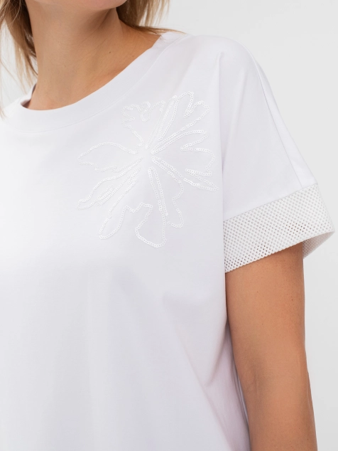 Футболка с принтом и пайетками в цвет