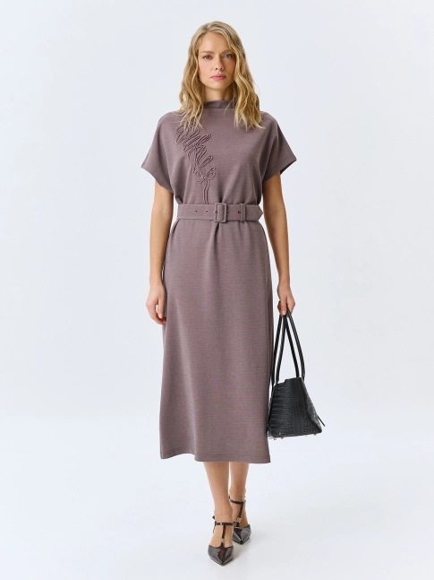 Трикотажное платье с вышивкой