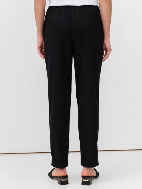 Легкие брюки с ярким поясом