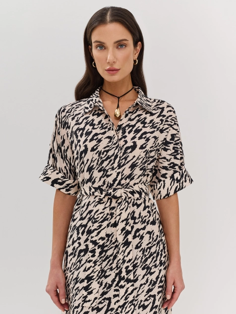 Платье-рубашка из вискозы с анималистичным принтом
