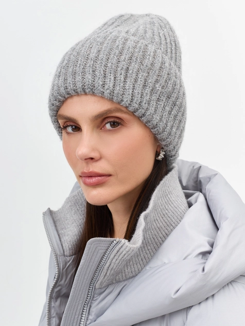 Шапка в рубчик с деликатным люрексом