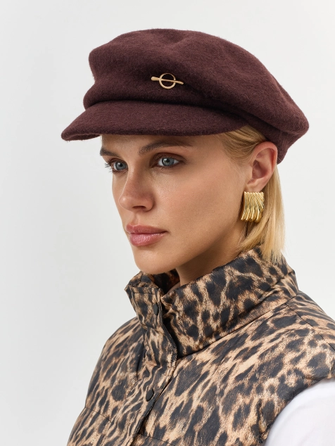 Кепи с минималистичным декором