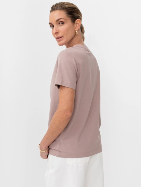 Футболка с объемной вышивкой из пайеток