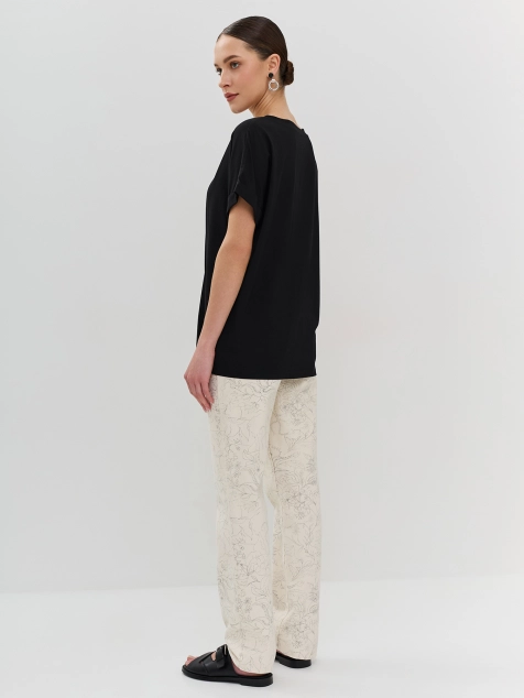 Свободная футболка с минималистичным принтом