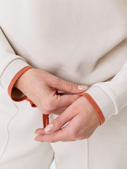 Свитшот с высоким воротником