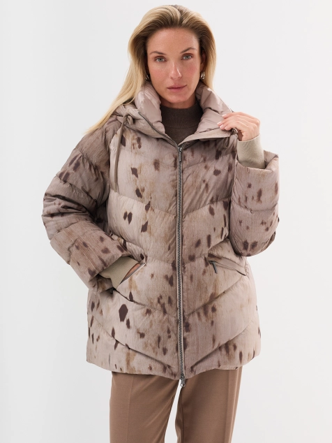 Пуховик с абстрактным принтом