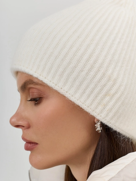 Шапка в рубчик с ангорой